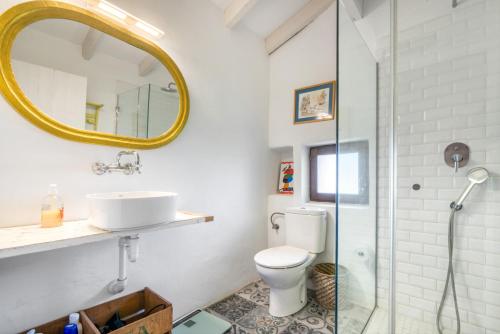 a bathroom with a toilet and a sink and a mirror at Toscana in Benissa