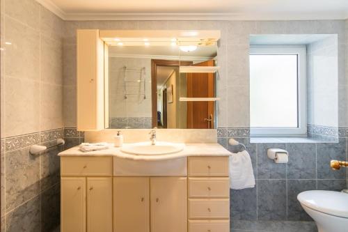 a bathroom with a sink and a mirror at La Casona de Ilusión in Solórzano
