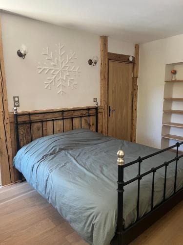 a bedroom with a bed with a snowflake on the wall at Gite les 4 Saisons in Ombre