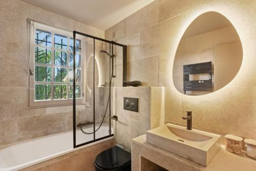 a bathroom with a sink and a shower and a mirror at Le Cocon Blanc - T3 - Gassin in Gassin