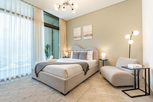 Elegant Studio with Burj Khalifa Tip View, Easy Access to Downtown Attractions, Walk to Metro in Minutes, Peninsula One, Business Bay by Deluxe Holiday Homes