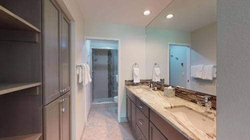 a bathroom with two sinks and a large mirror at 73 Meadow House in Sunriver