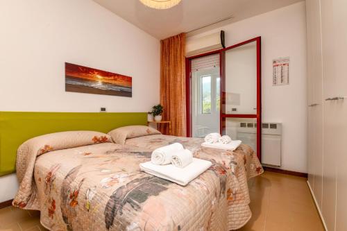 a bedroom with two beds with towels on them at Civic 55 in Toscolano Maderno
