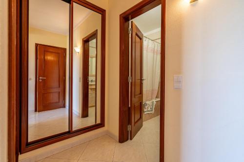 a hallway with a door and a mirror at Villa Marachique 205 in Alvor