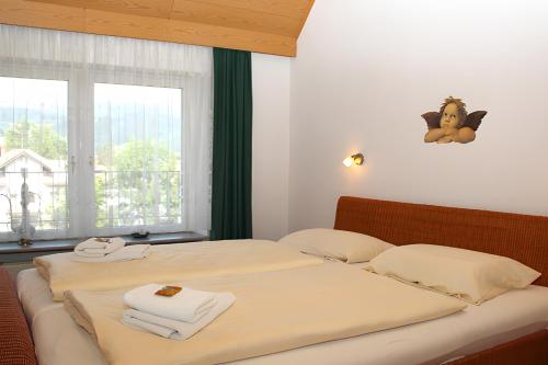 a bedroom with a bed with towels on it at Ferienwohnung Jule in Sonthofen