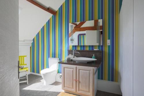 a bathroom with a sink and a toilet at Gite les coquelicots Proche mer in Paimpol