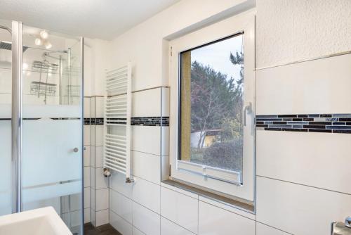 a bathroom with a window and a shower at Haus am Candelaber in Altenbergen