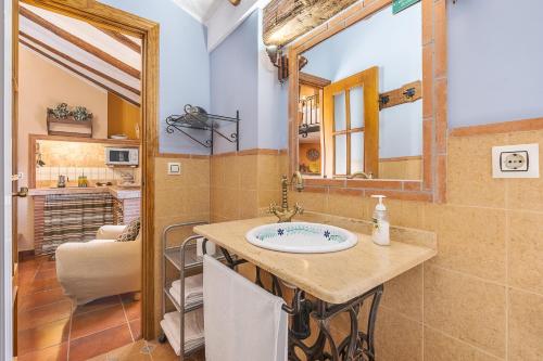 a bathroom with a sink and a mirror at Tomillo in Hinojares