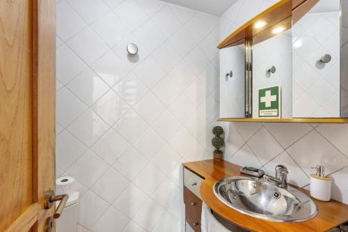 a bathroom with a sink and a mirror at Quinta das Cavadas in Canedo