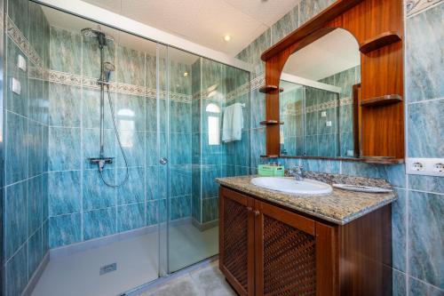 a bathroom with a sink and a shower at Sa Torre I in Canyamel