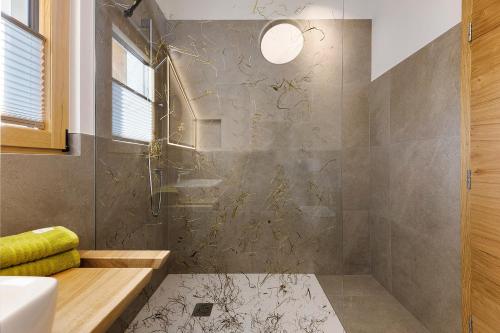 a bathroom with a shower and a sink at Apartments Schlernheim in Fie allo Sciliar