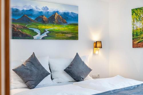 a bedroom with a bed with a painting on the wall at Apart Elena in See