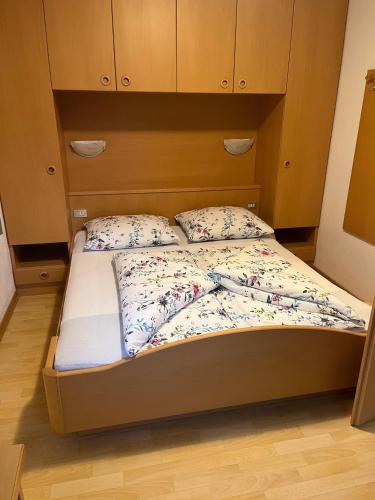 a bed with two pillows on it in a bedroom at App Sonne Nr 15 in Lutago