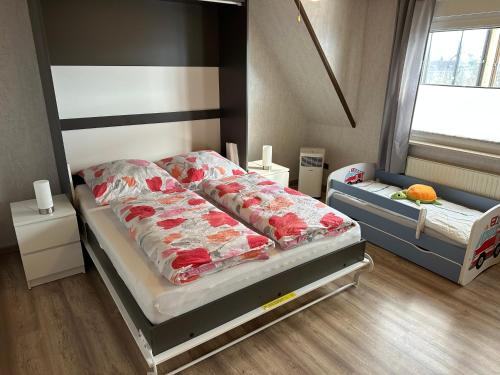 a bedroom with two twin beds and a window at Ferienwohnung Taunusnest in Limbach