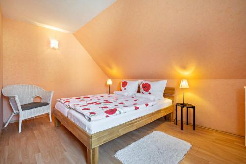 a bedroom with a bed and a chair at Ferienwohnung 1 Schulze in Neustrelitz