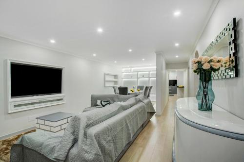 a living room with a couch and a tv at Alegria Dream Home in Funchal