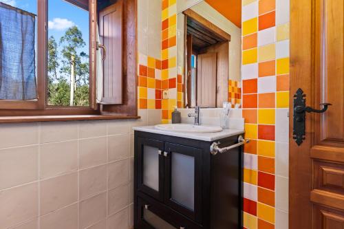 a bathroom with a sink and a mirror at Eiron in O Porto de Espasante