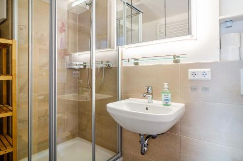 a bathroom with a sink and a shower at Blauer Seestern in Allensbach