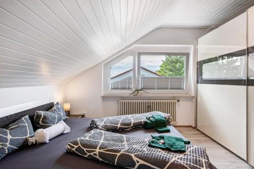 two beds in a room with a window at Ferienwohnung Haus Waldfee in Sulzburg