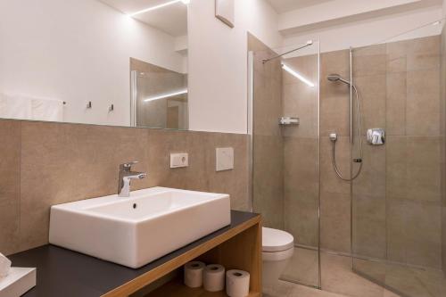 a bathroom with a sink and a shower at Ferienwohnungen Karin - Merlot in Termeno
