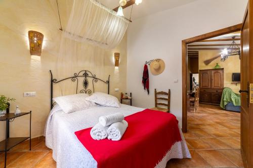 a bedroom with a bed with two towels on it at Casa Rural Albaida in Laroya