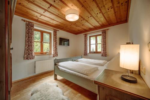 a bedroom with a bed and a wooden ceiling at Chalet Hinterweiding Gut in Wiederriesen