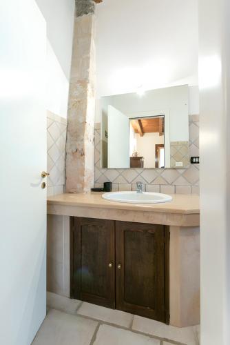 a bathroom with a sink and a mirror at Villa Riggia in Nardò