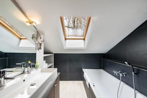a bathroom with two sinks and a window at Wohnung am See in Gmund am Tegernsee