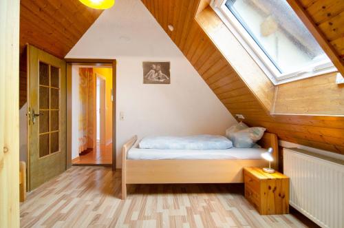 a bedroom with a bed and a skylight at Ferienwohnung Saupp in Immenstaad am Bodensee