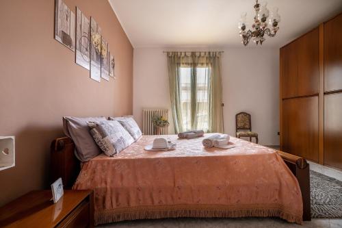 a bedroom with a large bed with a chandelier at Casa Zoraide in Borgagne