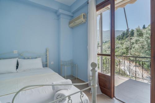 a bedroom with a bed and a balcony at Giorgio studios-apartments 1 in Nikiana