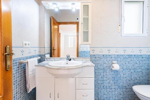 a bathroom with a sink and a toilet and a mirror at Casa Mar in Vinarós