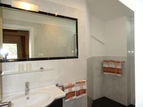 a bathroom with a sink and a large mirror at Ferienwohnungen Oberbrunnhof in Naturno
