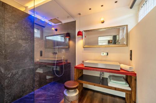 a bathroom with a sink and a shower at vinum - schlosserhaus 31 in Tesimo