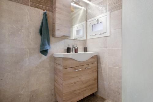 Yiannis Suite with Sea View 10