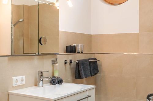 a bathroom with a sink and a shower at Das Bergzeit in Farchant