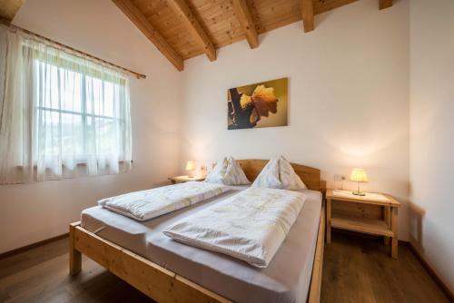 a bedroom with a bed and a window at Kreuzhof rechts in Novacella