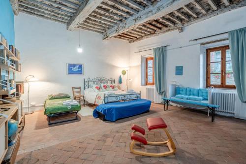 a large room with two beds and a couch at Villa Gabriella - Piazzano in Lucca