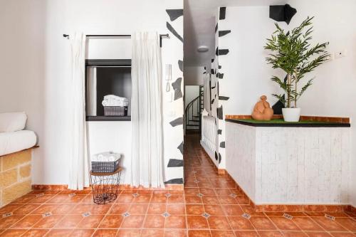 a living room with white walls and a tile floor at Apartamento La Listada Alto in La Listada