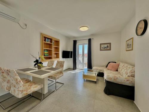 Family Apartments Viva close to the Beach