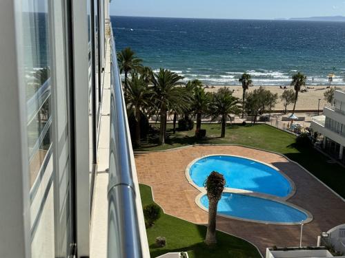 Apartament a Primera Línia amb Vistes al Mar i Muntanya