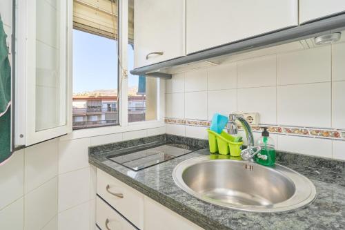a kitchen with a sink and a window at Apartamento Gondolas Costa Tropical in Almuñécar