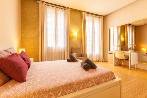 a bedroom with a bed with two teddy bears on it at Sant Pere in Mataró