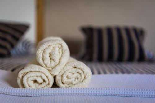 a pile of towels sitting on top of a bed at Casa Suárez in Tuineje