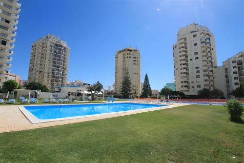 Camões 7F- Frente praia,com piscina