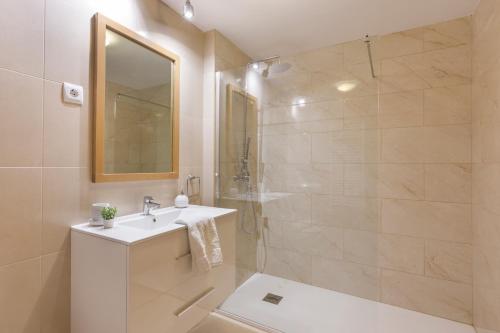 a bathroom with a sink and a shower at Casadeluxe Riquelme in Sucina