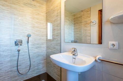 a bathroom with a sink and a shower at Pedrassa Gran Superior in Cala Santanyi