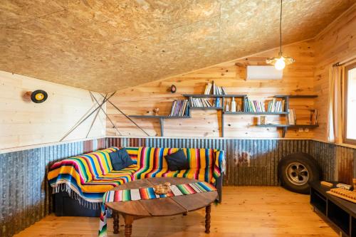 a living room with a couch and a table at L'Escale du Dernier Pin in Escalans