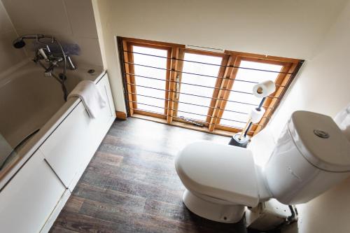 a bathroom with a toilet and a window at Five Guest Rooms in Tudor House Frankwell Shrewsbury With Free WiFi in Shrewsbury