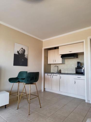 Joli studio avec balcon, centre de Cannes, 5 mn à pieds de la plage et du Palais des festivals